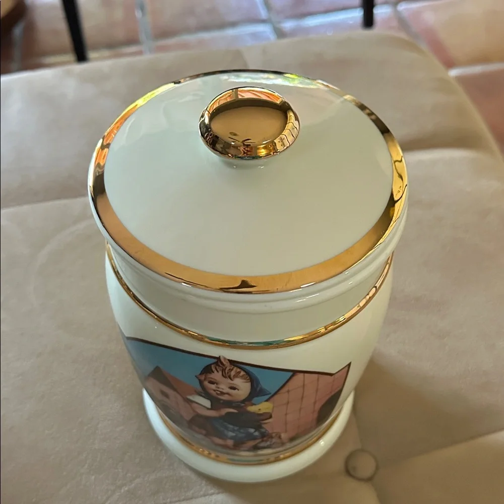 1991 Hummel Danbury Mint Porcelain Cookie Jar Canister Germany Feeding Time